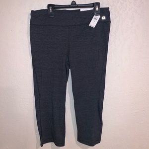 COPY - NWT GAP Fit Dark Gray Capri Legging Size L